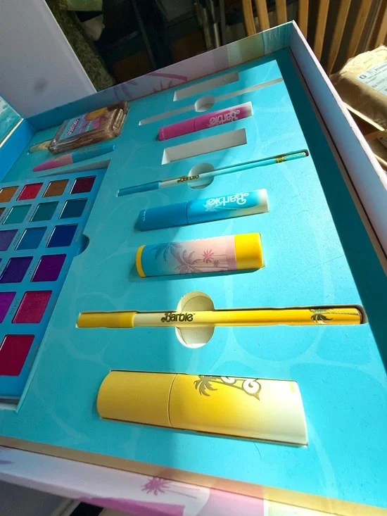 Glamlite Barbie Dream Summer Collection PR Box Makeup Set- Nearly Complete!!!! - Picture 7 of 15